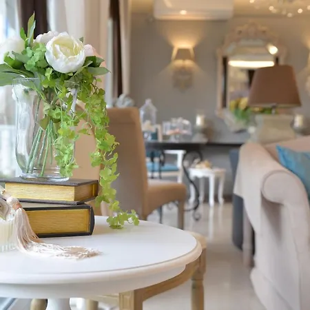 Epavlis Luxury Apts *