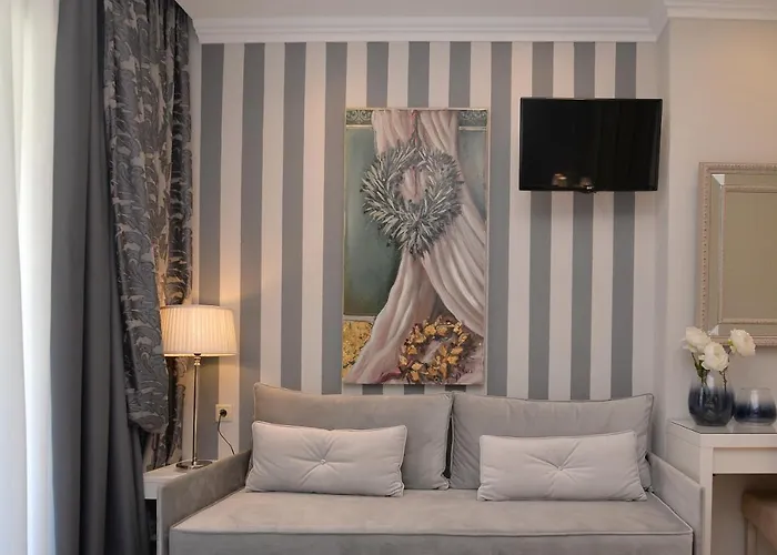 Epavlis Luxury Apts Apartamento *