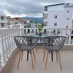 Epavlis Luxury Apts Lägenhet