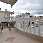 Epavlis Luxury Apts Lägenhet