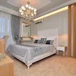 Epavlis Luxury Apts *