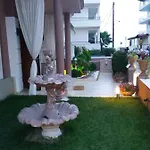 Epavlis Luxury Apts Lägenhet *