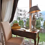 Epavlis Luxury Apts Lägenhet