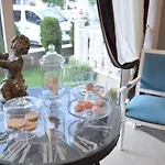 Epavlis Luxury Apts Lägenhet
