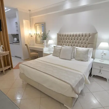 Epavlis Luxury Apts Apartment *