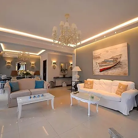 Epavlis Luxury Apts Apartament *