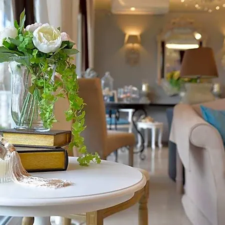 Epavlis Luxury Apts Apartament